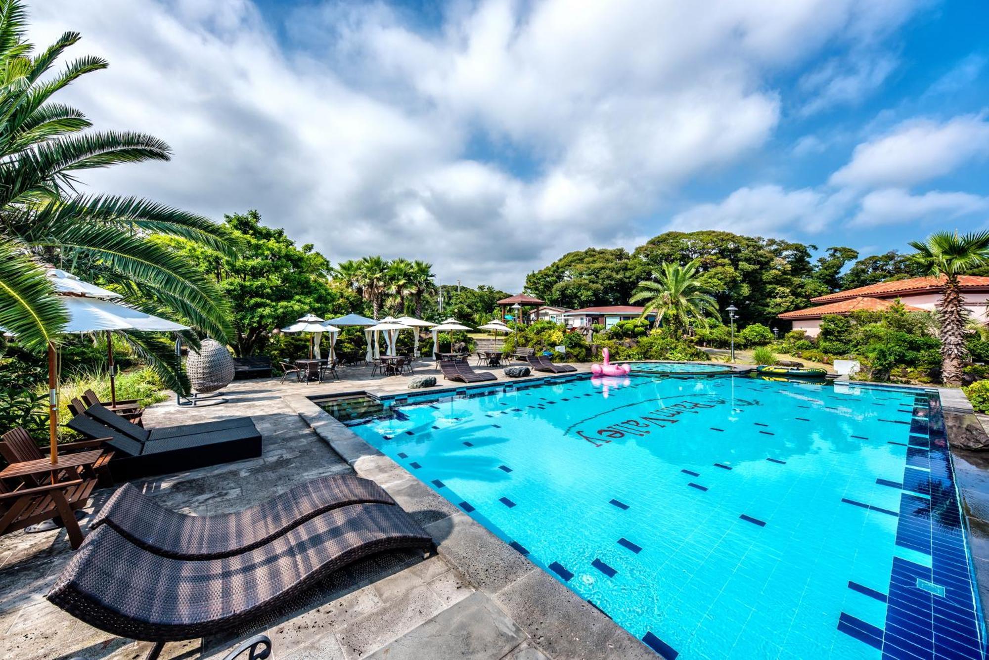 Palm Valley Resort Seogwipo Bagian luar foto