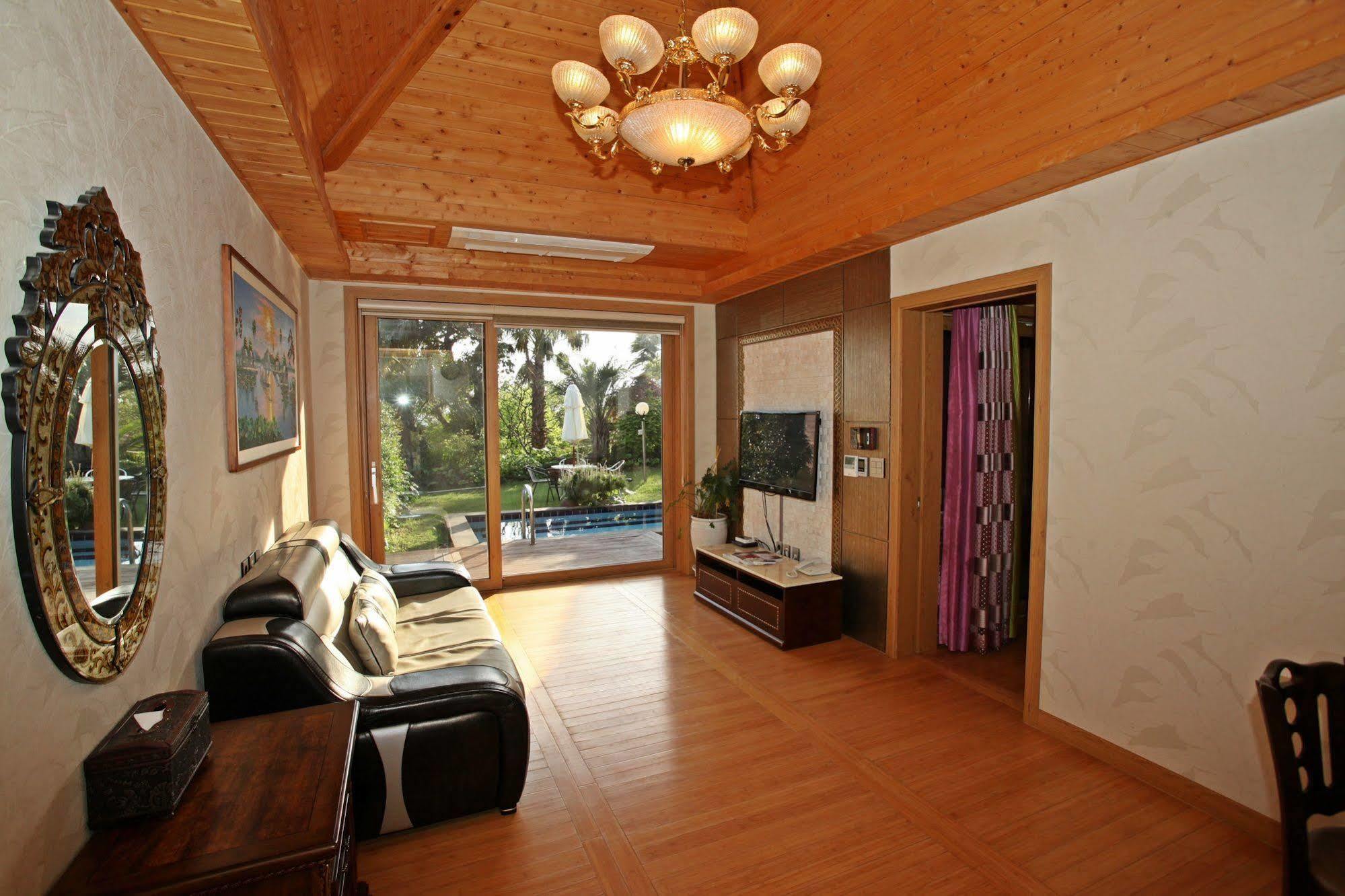 Palm Valley Resort Seogwipo Bagian luar foto
