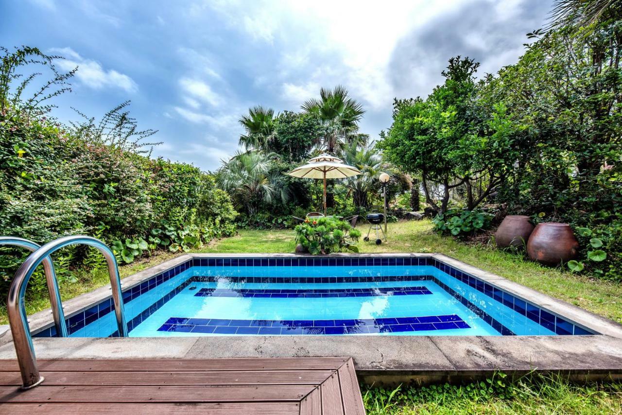 Palm Valley Resort Seogwipo Bagian luar foto