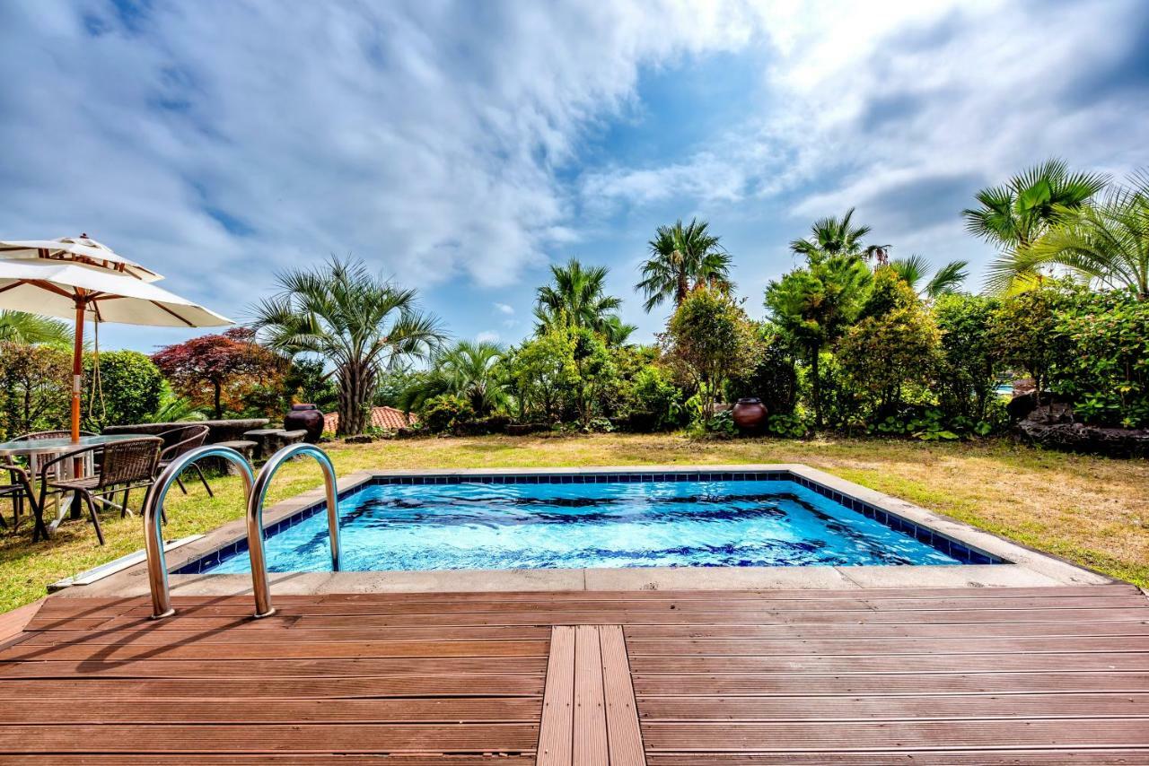 Palm Valley Resort Seogwipo Bagian luar foto