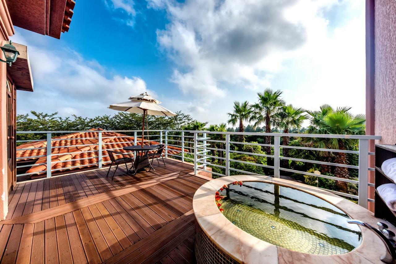 Palm Valley Resort Seogwipo Bagian luar foto