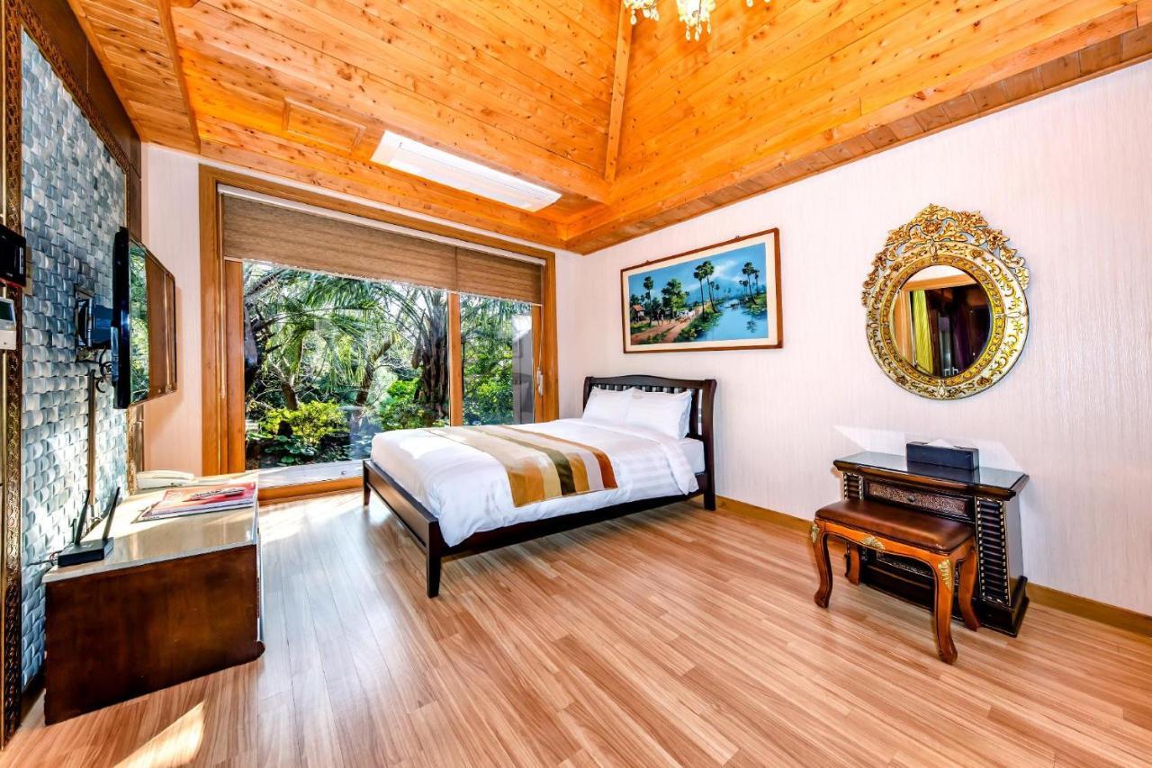 Palm Valley Resort Seogwipo Bagian luar foto
